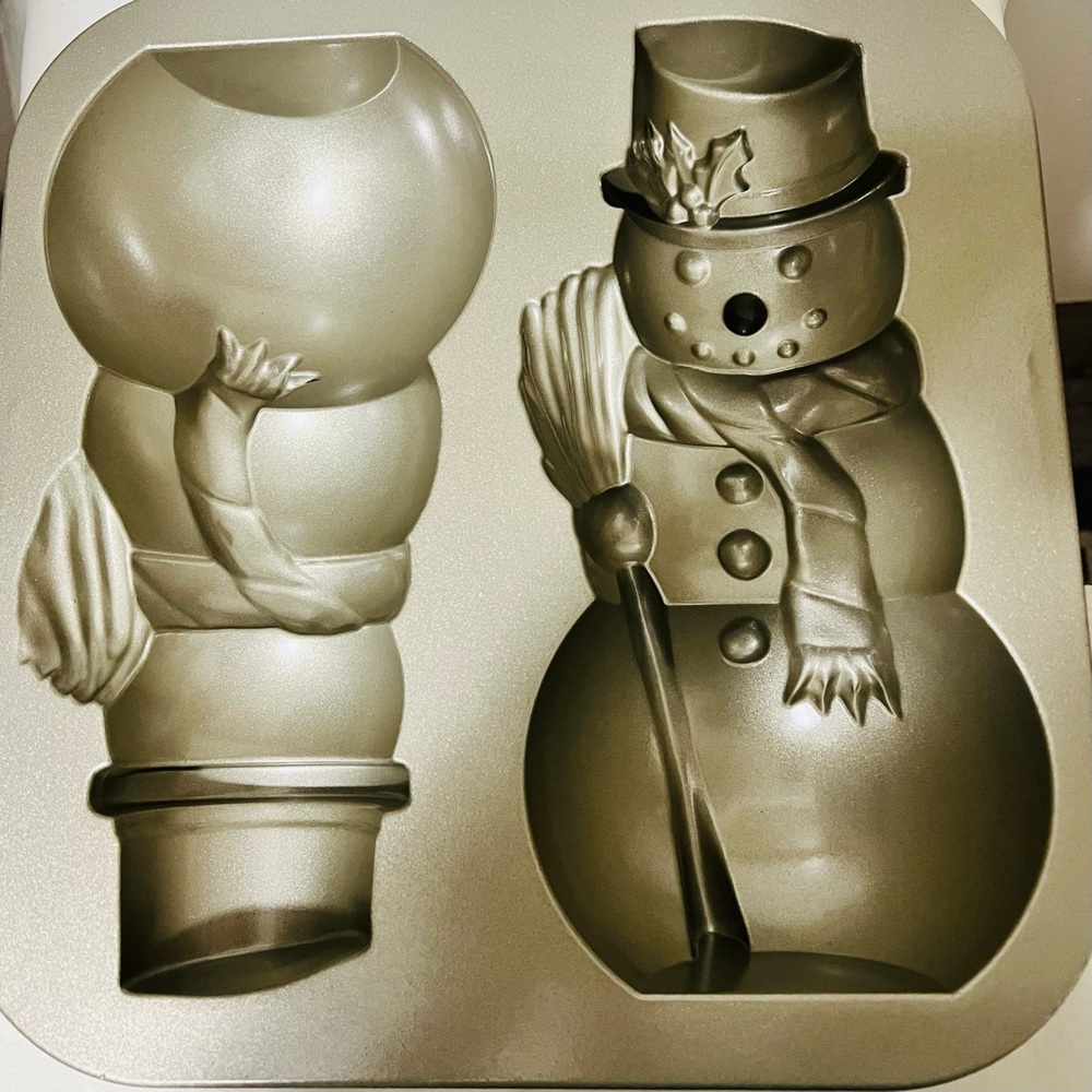 NWOT Nordic Ware Metallic Snowman Baking Mold - Picture 5 of 8